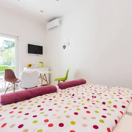 Candy Ap.-near Center,bus,beach+free Parking Place *