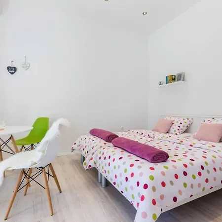 Apartament Candy Ap.-near Center,bus,beach+free Parking Place *