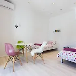 Candy Ap.-near Center,bus,beach+free Parking Place ザダル